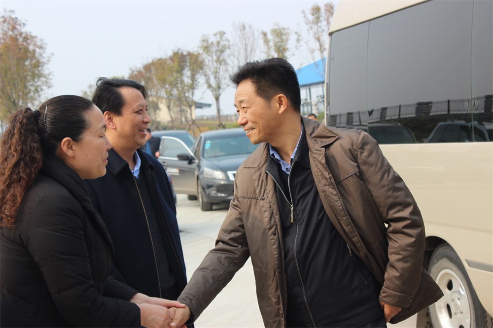 河南省财政厅副厅长庞学孟一行莅临乐发lv官网集团养殖事业部鲁山瑞亚牧业有限公司调研 河南省财政厅副厅长庞学孟一行莅临乐发lv官网集团养殖事业部鲁山瑞亚牧业有限公司调研