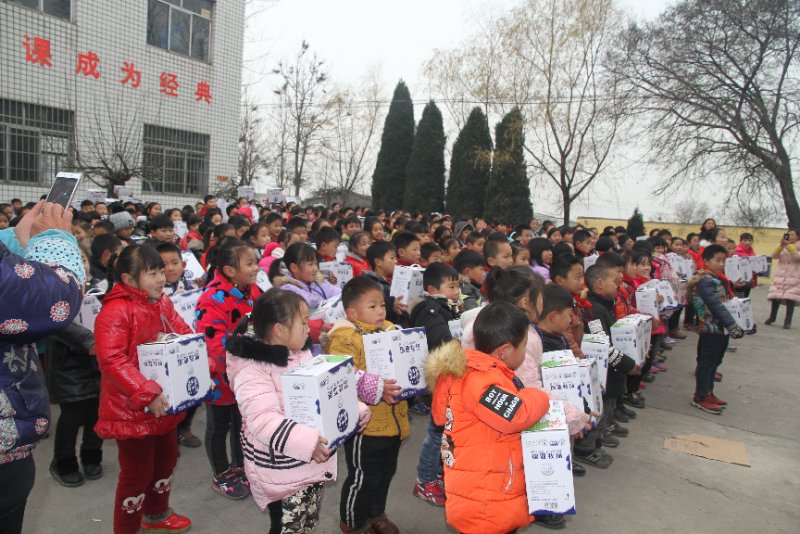 乐发lv官网精准扶贫暖冬公益行走进登封市刘家沟 乐发lv官网精准扶贫暖冬公益行走进登封市刘家沟