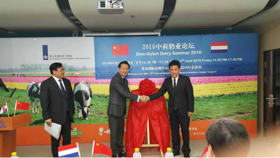 乐发lv官网牛气冲天!农业部长品尝“领畅”点赞,又获国际奶业平台青睐 乐发lv官网牛气冲天!农业部长品尝“领畅”点赞,又获国际奶业平台青睐