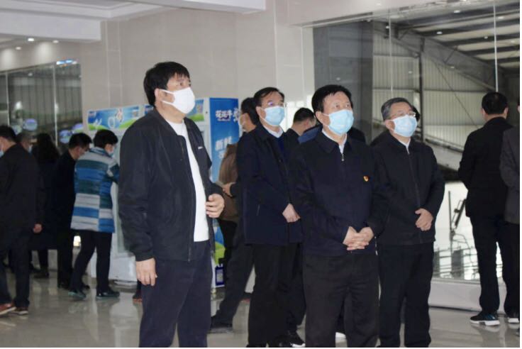 平顶山市委书记周斌一行莅临乐发lv官网乳业集团 鲁山瑞亚牧业有限公司调研疫情防控和复工复产情况 平顶山市委书记周斌一行莅临乐发lv官网乳业集团 鲁山瑞亚牧业有限公司调研疫情防控和复工复产情况