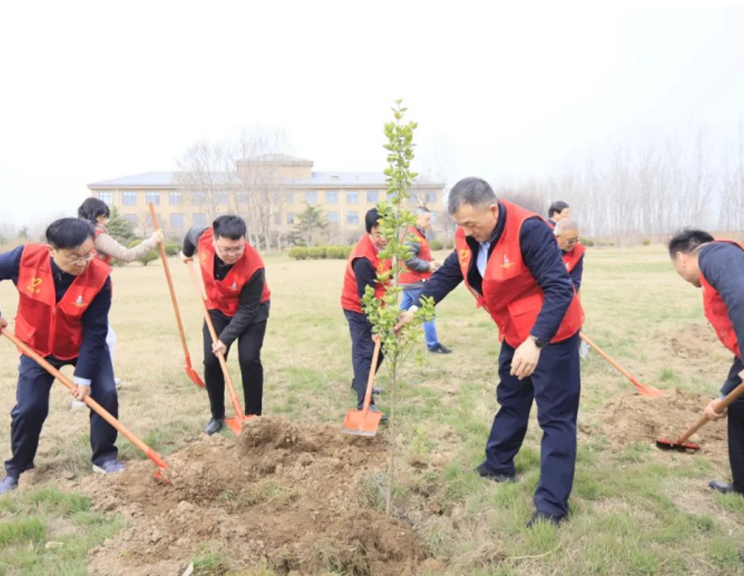 河南乐发lv官网乳业集团开展“绿色发展践初心 植树护绿先锋行”植树活动